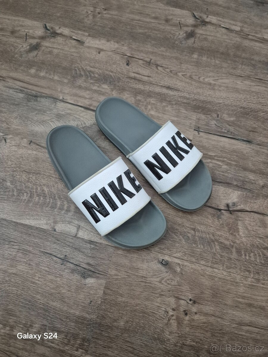 Pantofle/ nazouváky Nike velikost 48,5