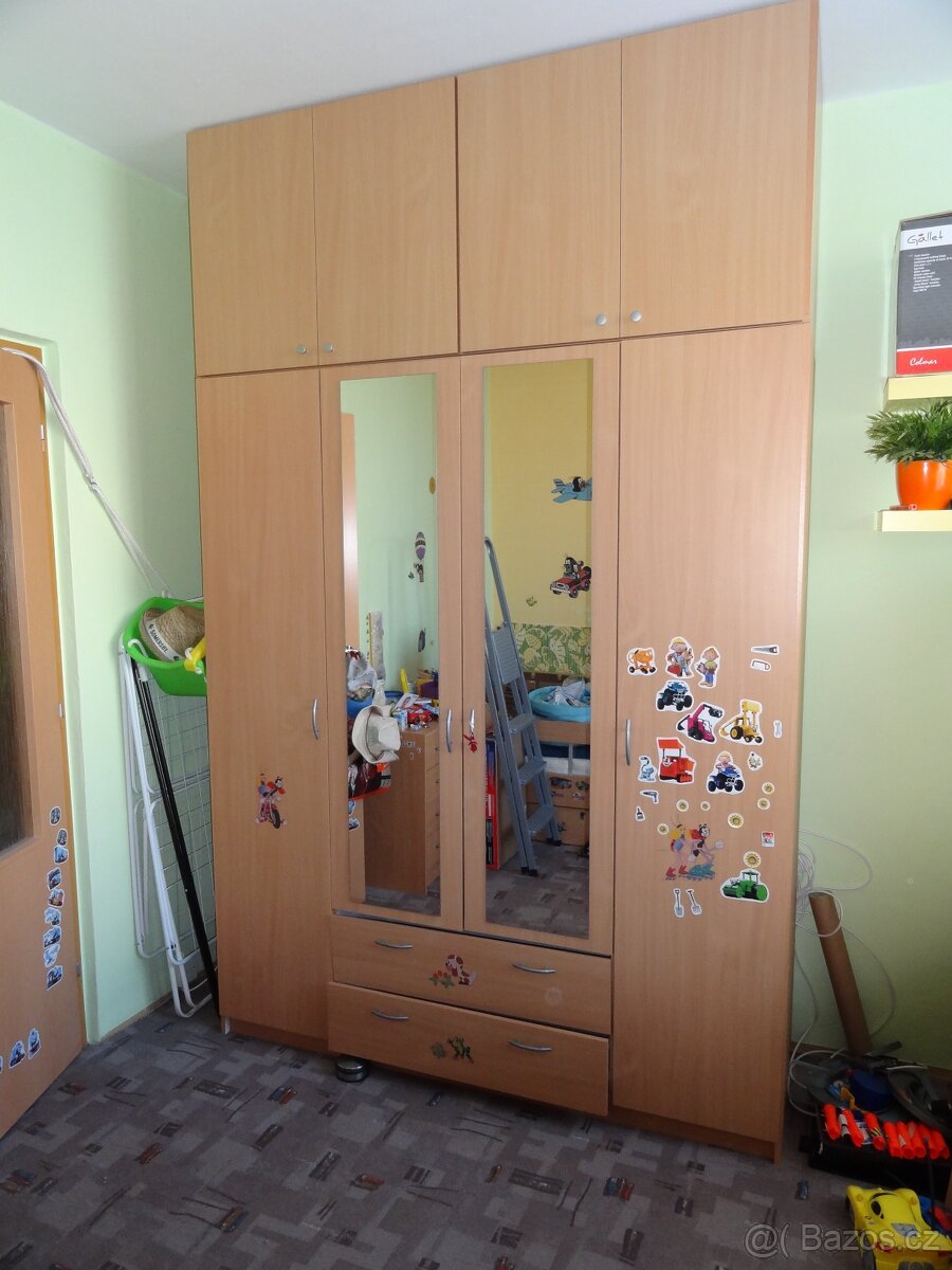 Šatní skříň