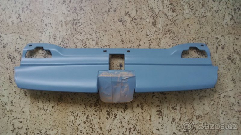 Mřížka mezi světla Peugeot 406 5/1995-5/1999