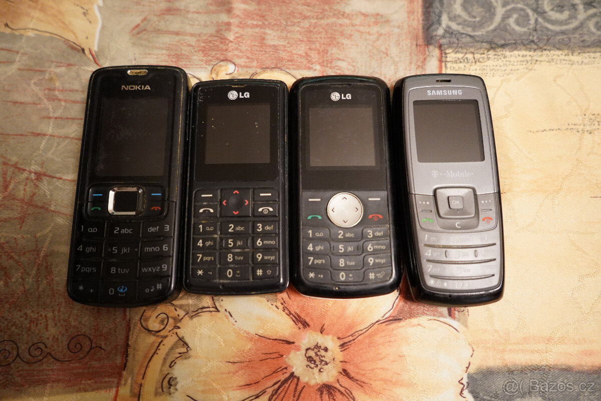 Nalezené staré mobilní telefony