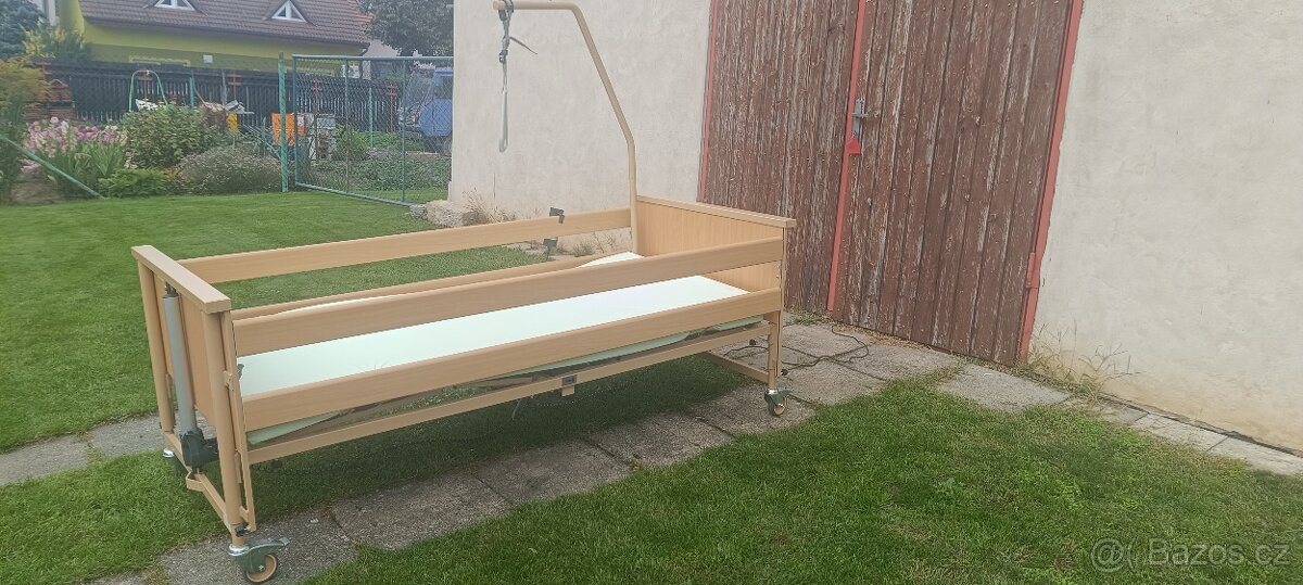 Polohovací elektrická postel