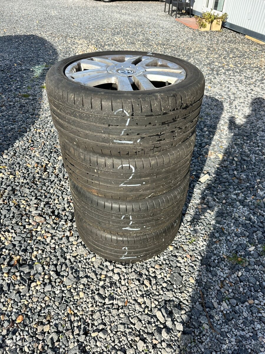 VW Golf 4x originál alu + letní pneu