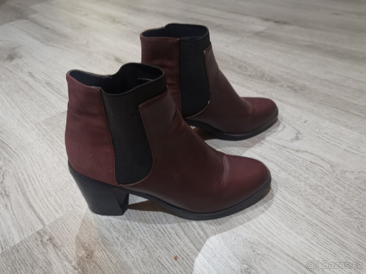 Kotníkové boty vel. 40