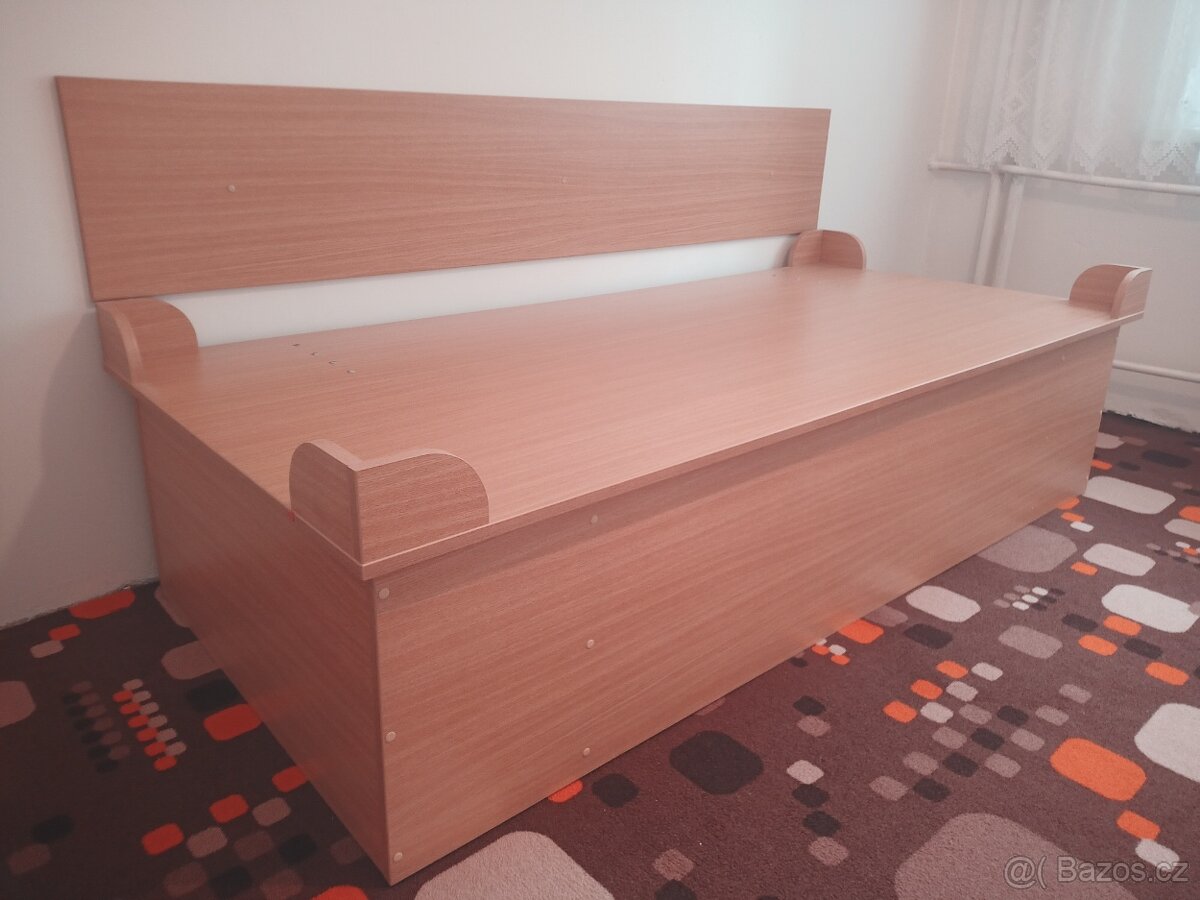 Válenda/postel s úložným prostorem