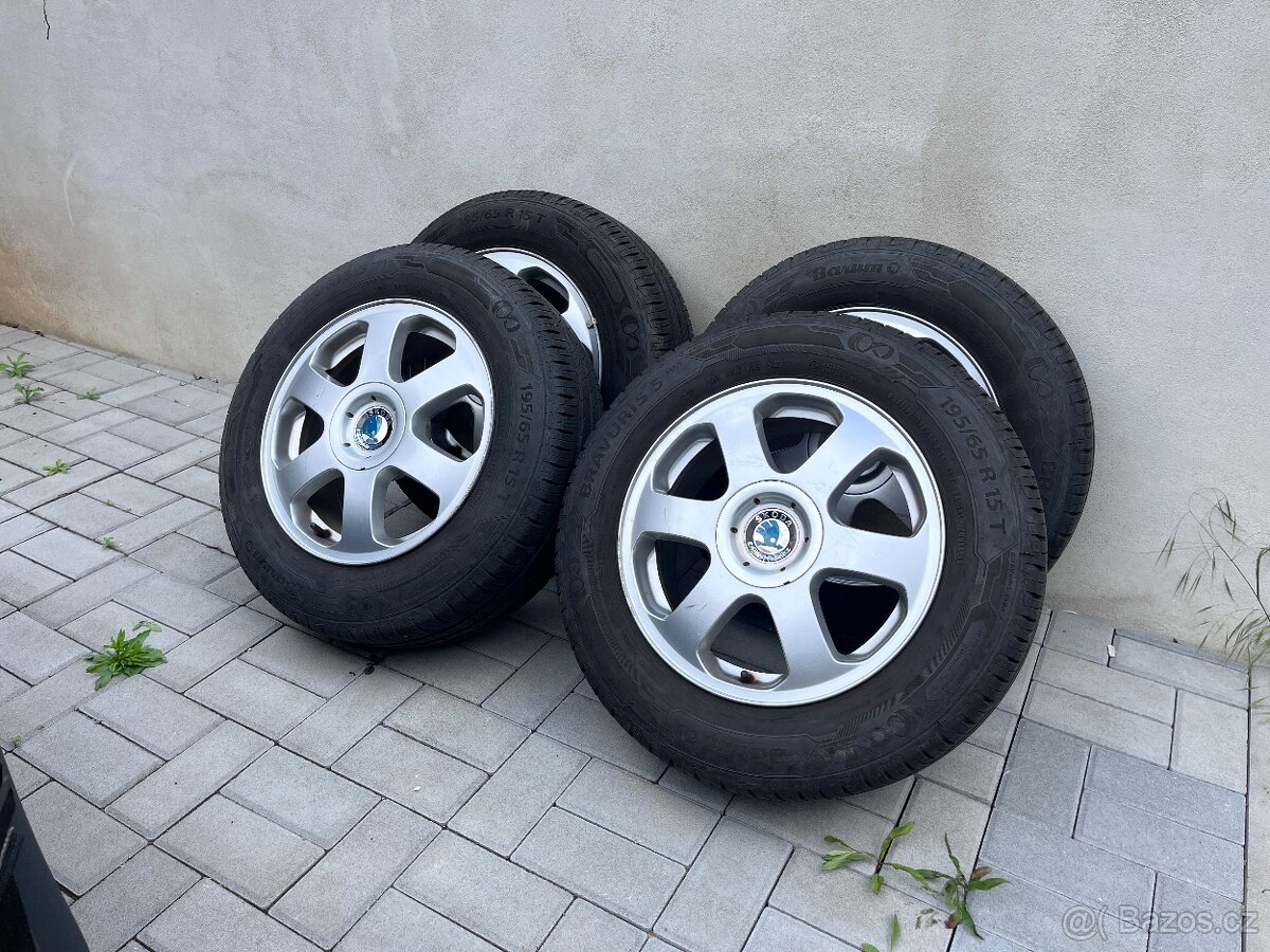 ŠKODA OCTAVIA 5x100 195/65 R15“ letni pneu vzorek cca 6,5mm