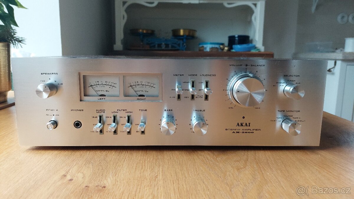 AKAI AM - 2600