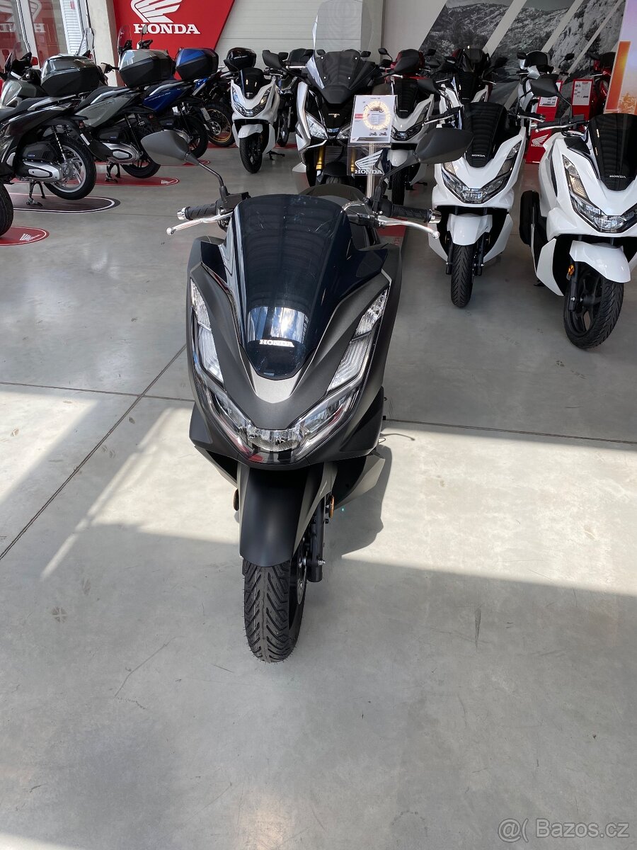 Prodám Honda 125 PCX 125 z roku 2021 s nájezdem 4500 km