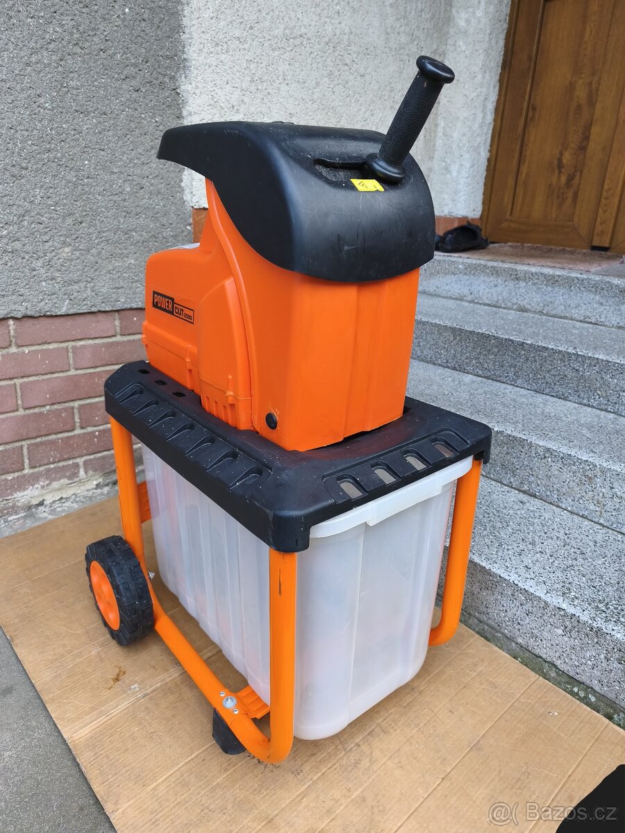 Prodám elektrický Zahradní drtič Powercut 2500...