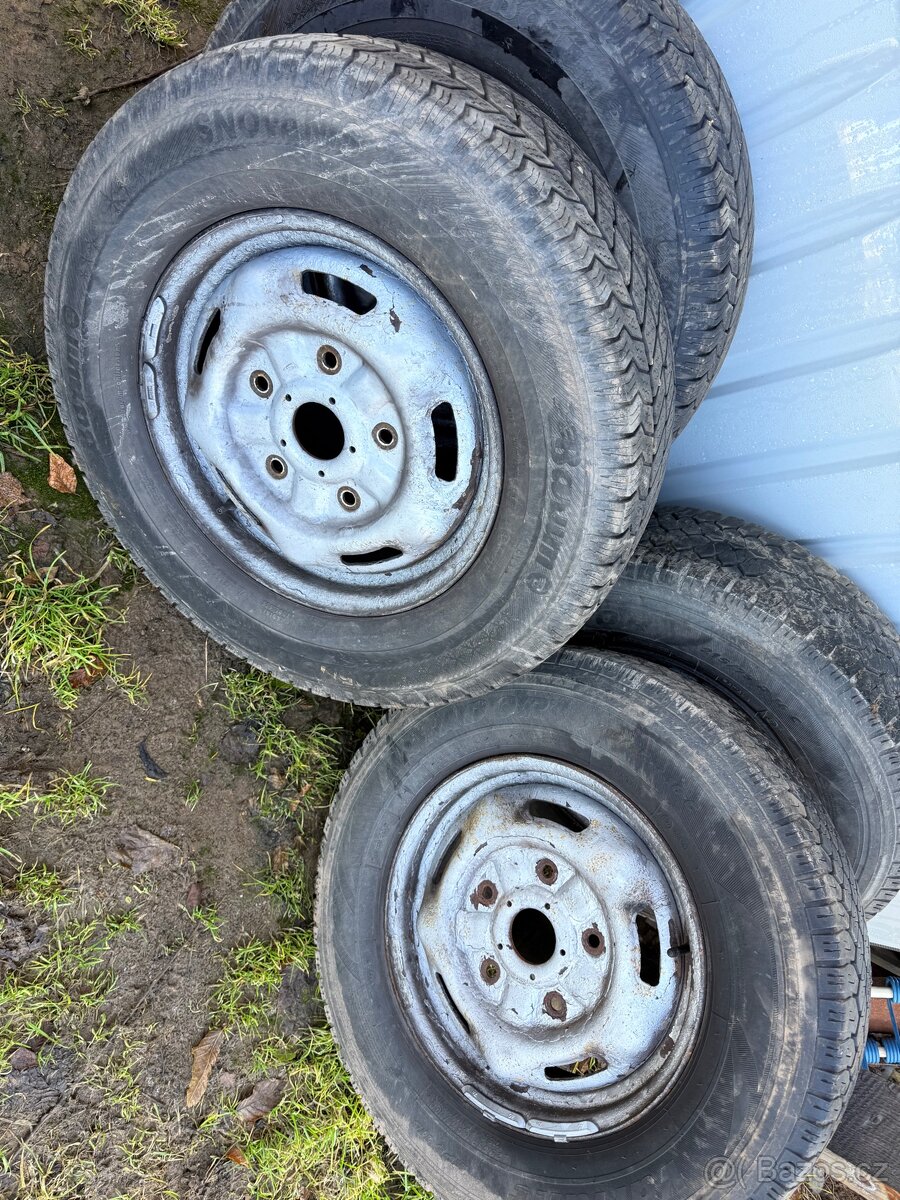 215/75/16c Ford Transit