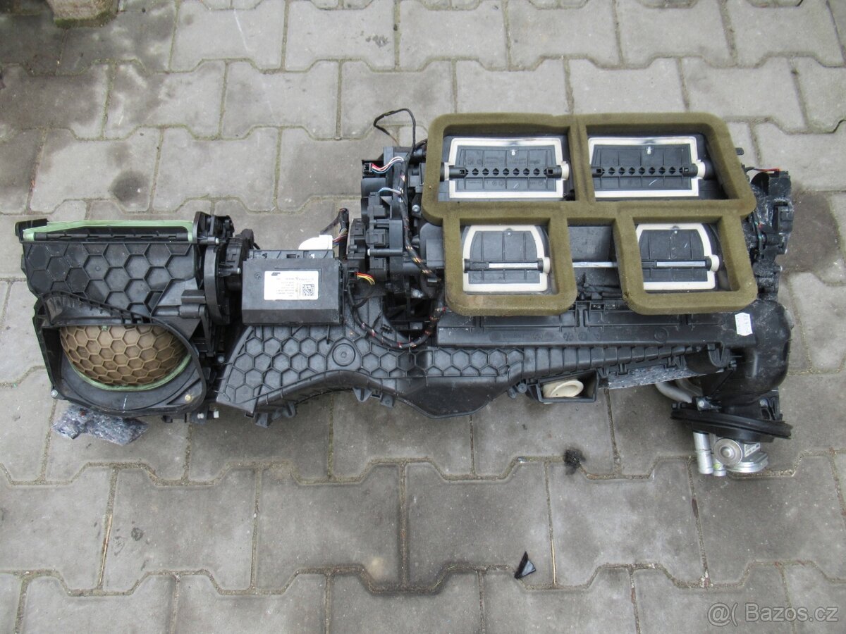 BMW 4 F36 GRAN COUPE INTERIER INFO V TEXTU