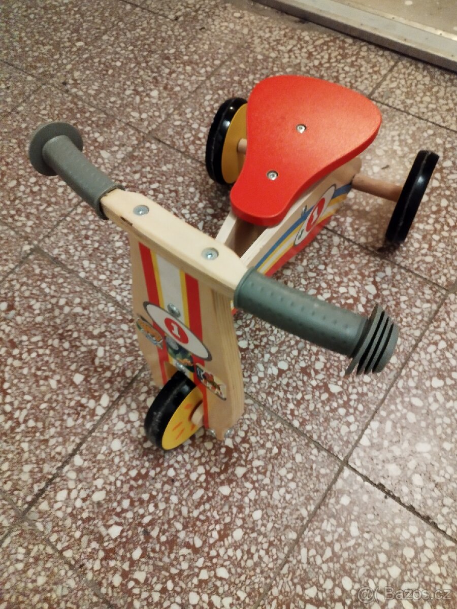 Dřevěná tříkolka