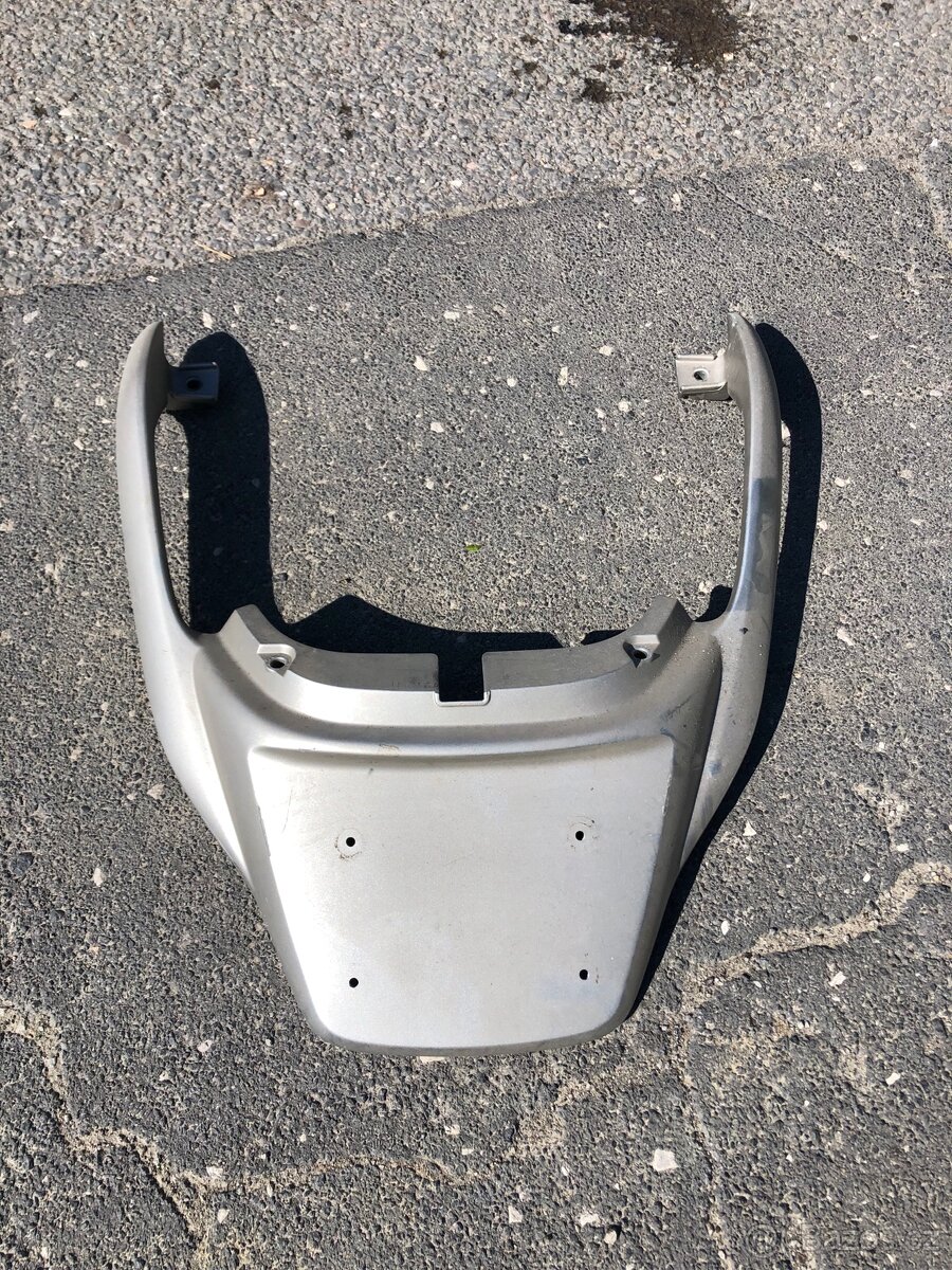 Honda Silver wing 600 držák spolujezdce