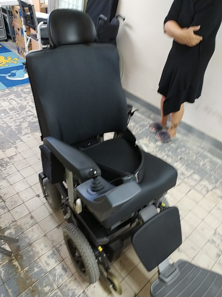nabízím zachovalý bateriový vozík
