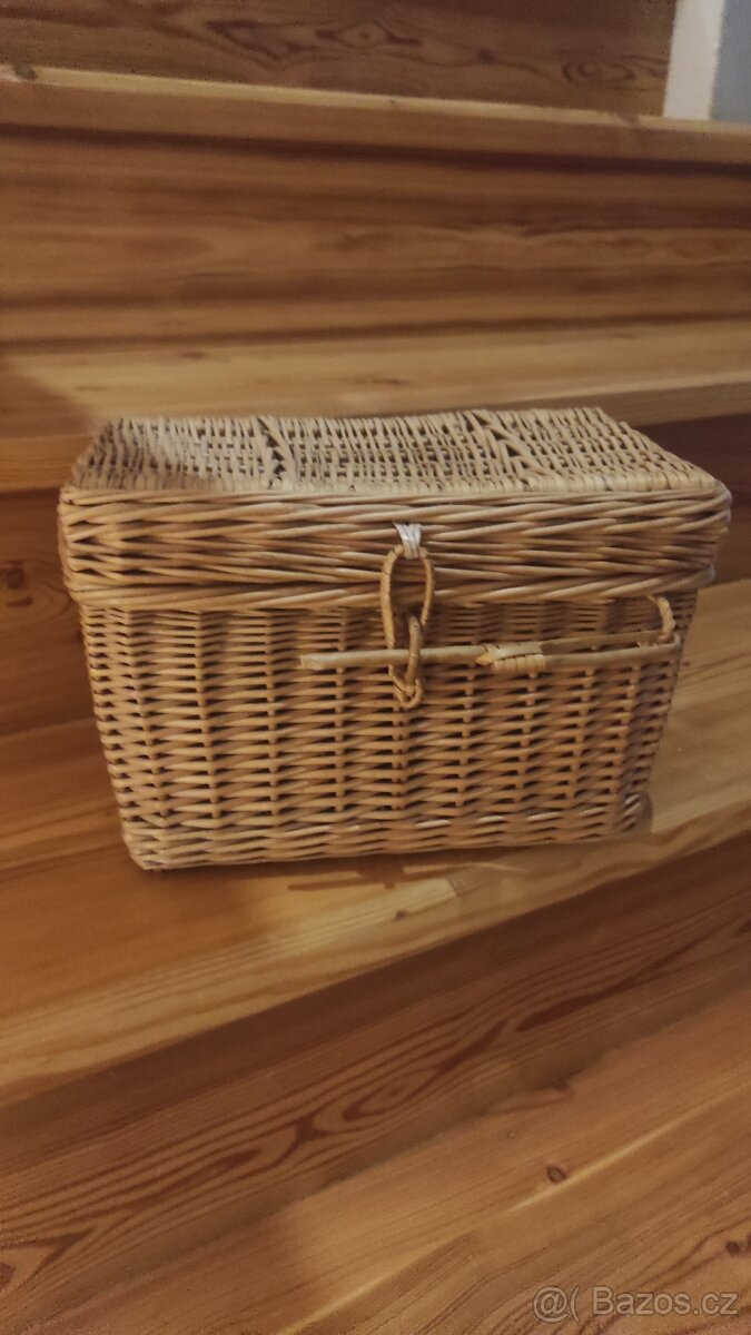Proutěný box s víkem