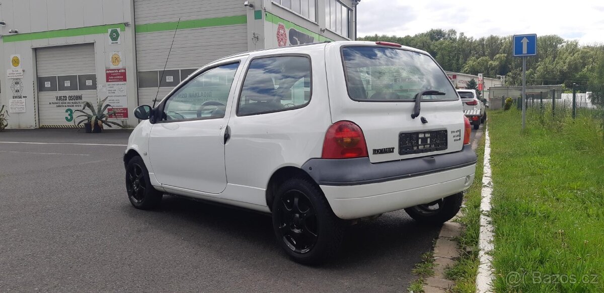 RENAULT TWINGO 1.2 rok 2003 výborný stav TOP karoserie