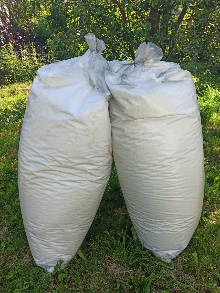 Sypaný polystyren