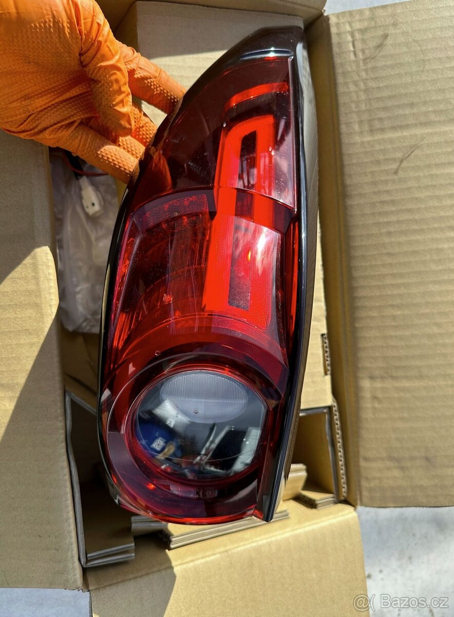 Mazda CX5 2. gen., levý zadní světlomet ORIGINÁL