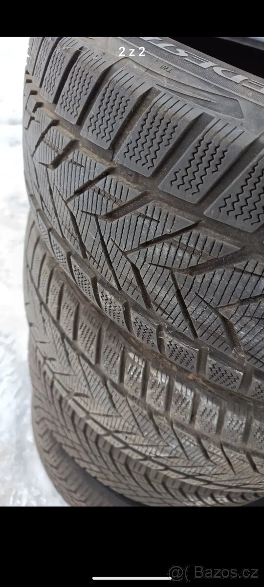 2ks zimní pneu 225/40 R19 93Y Vredestein vz.7mm
