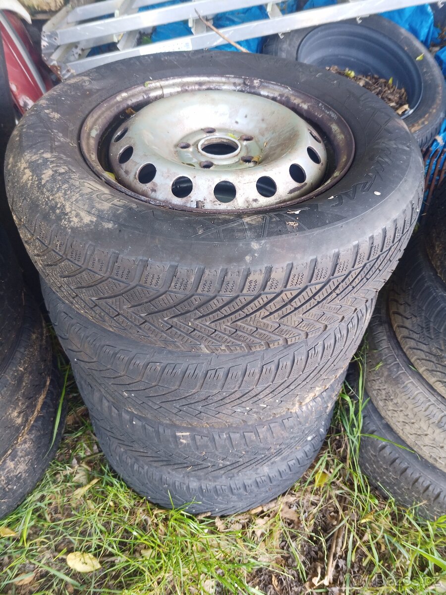 4ks 16" originální zátěžové disky VW T5 T5.1 215/65 R16