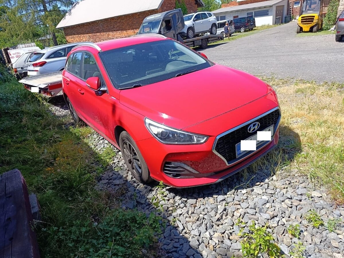 Hyundai I30 1.6CRDi 85kw, r.2019, klima, poškozen motor