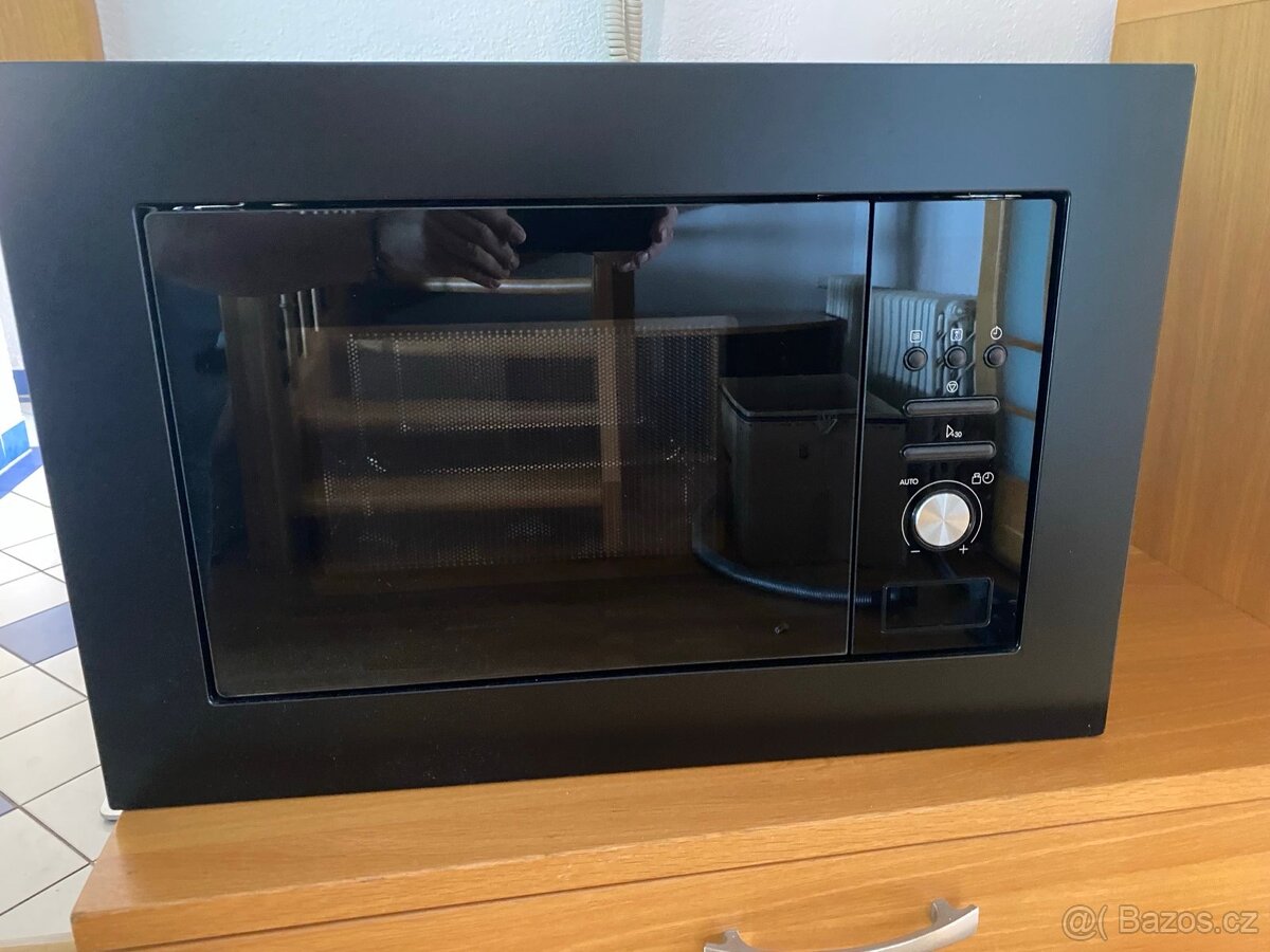 Nabízím nepoužitou mikrovlnnou troubu, zakoupenou v IKEA