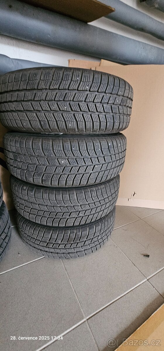 Sada zimních pneumatik 185/60 R15