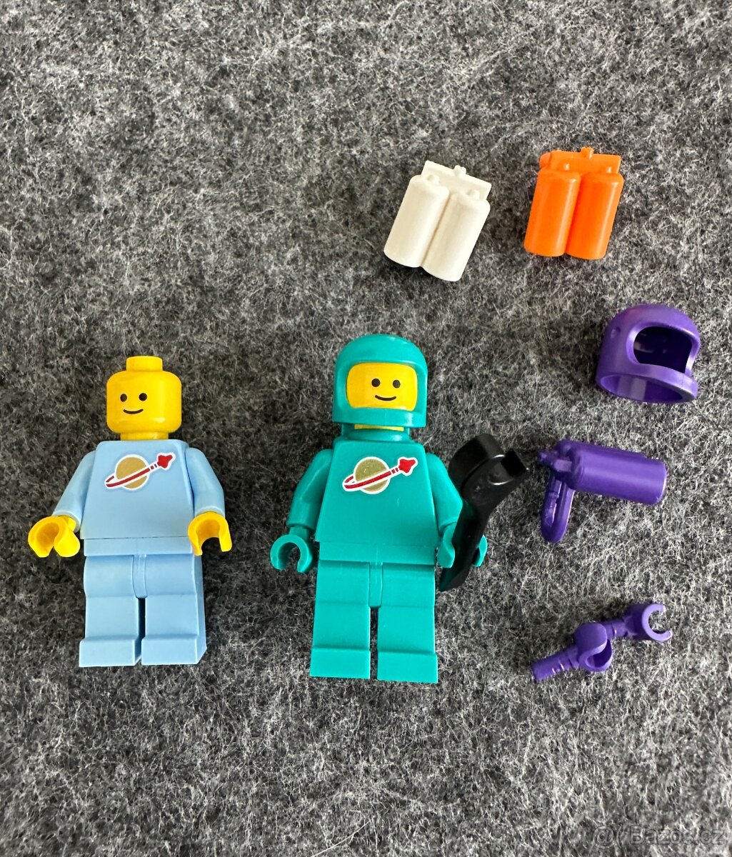 LEGO figurka Classic Space Tyrkysový Spaceman
