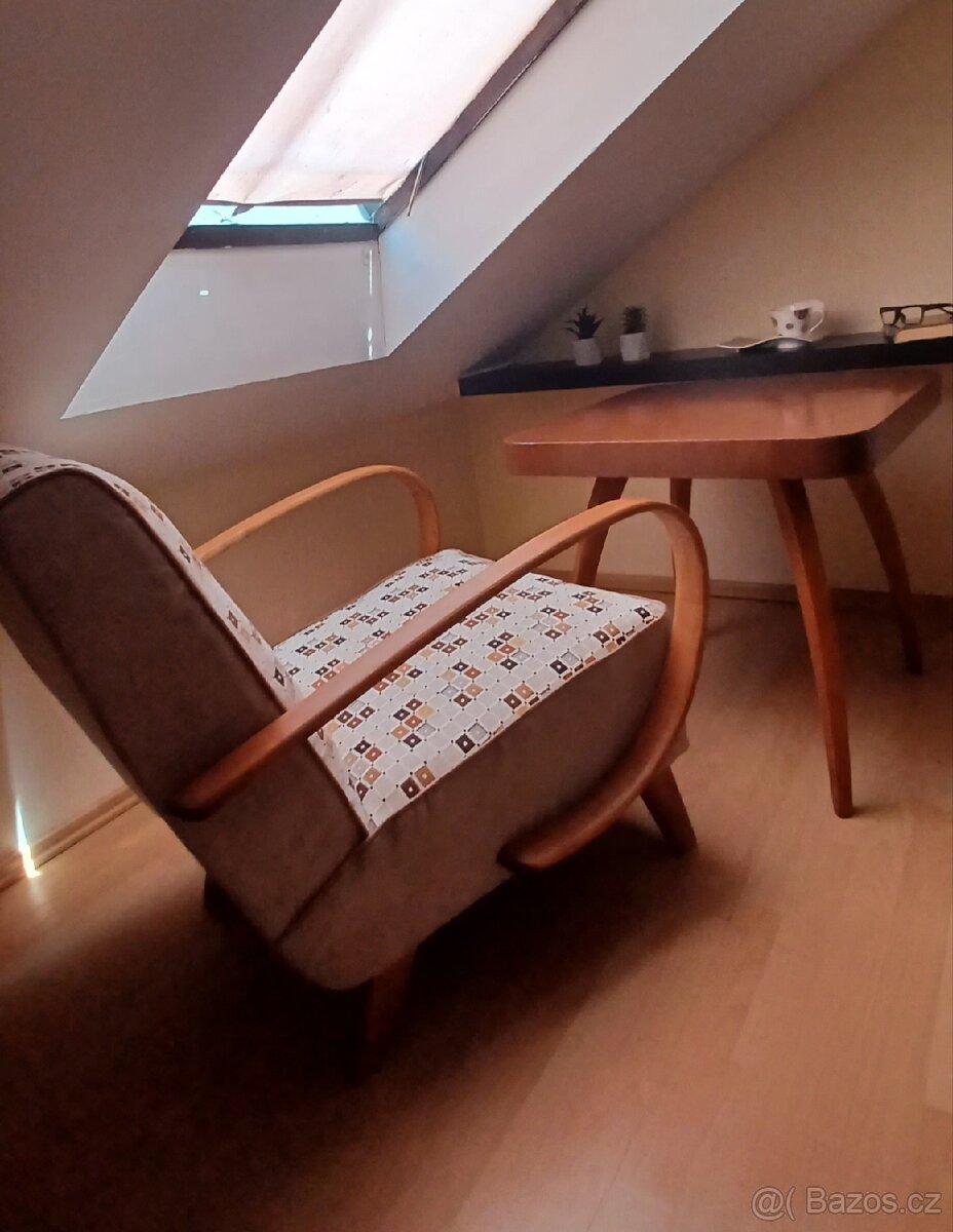Křeslo C a stolek pavouk Halabala
