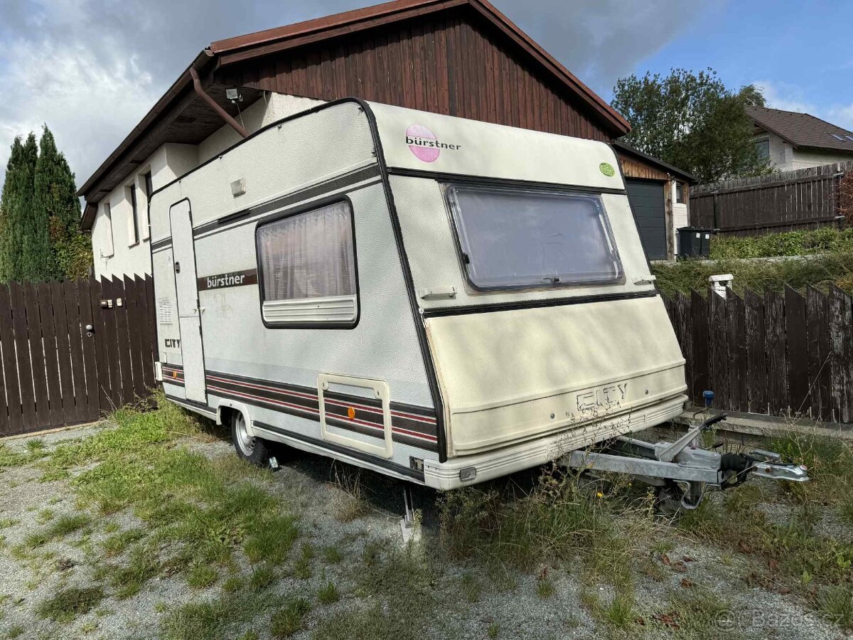 Obytný karavan,přívěs bürstner 900kg
