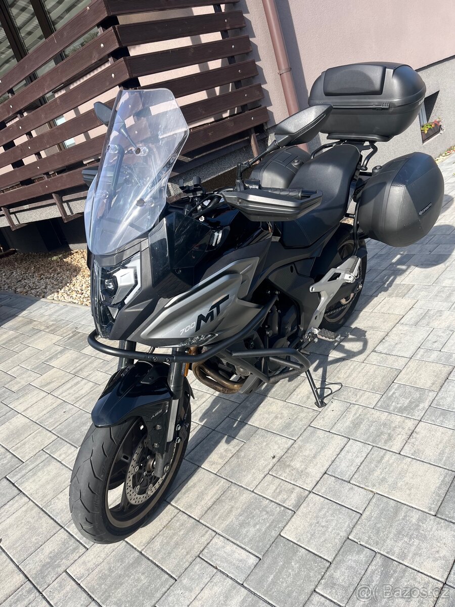 CFMOTO 700MT