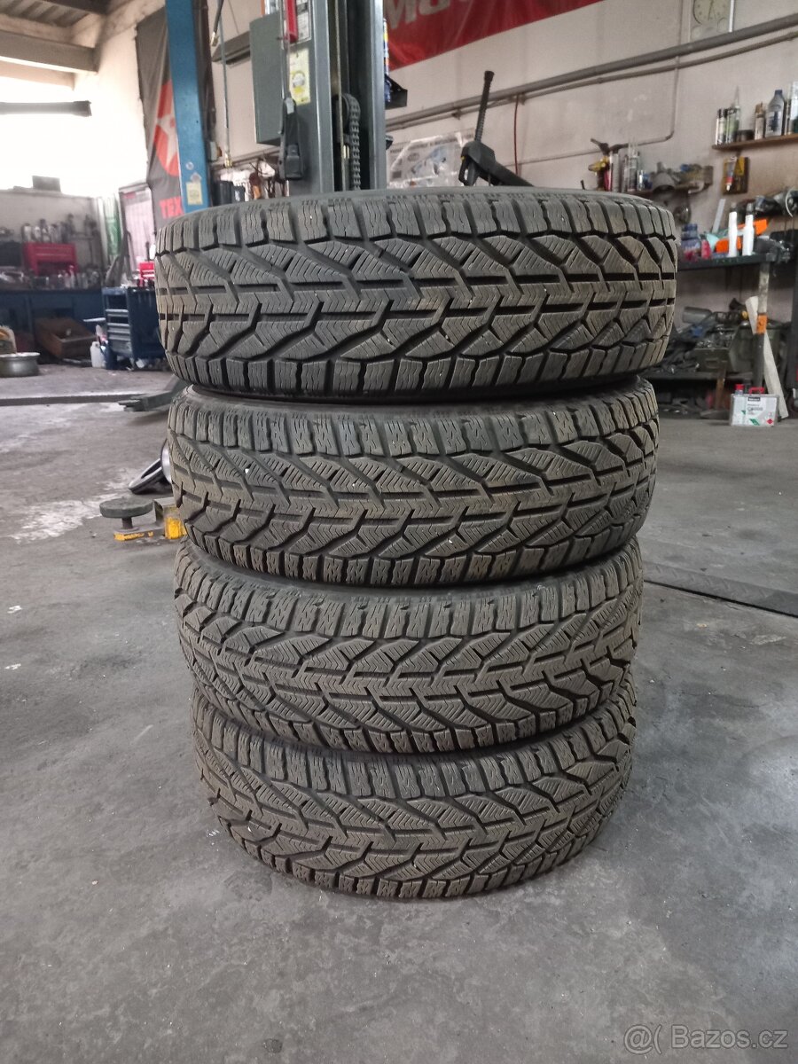 Zimní pneu 205/60/16