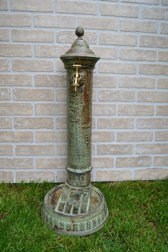 Vodovodní sloupek - kašna - litinová výlevka - zelená