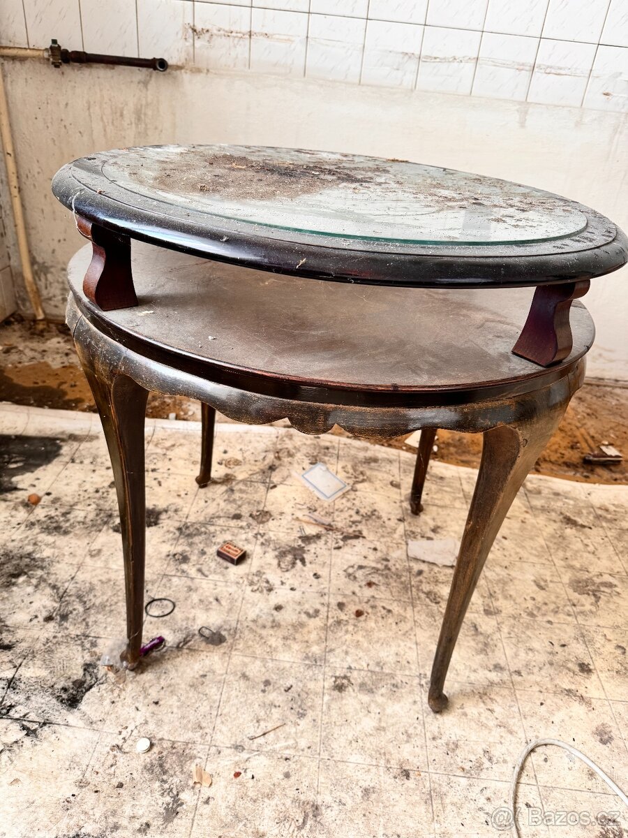 Prodej starožitného stolu