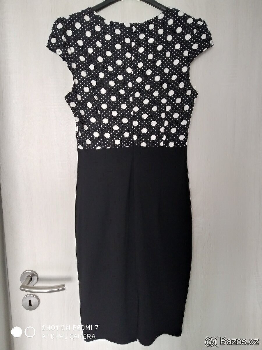 Dámské šaty M