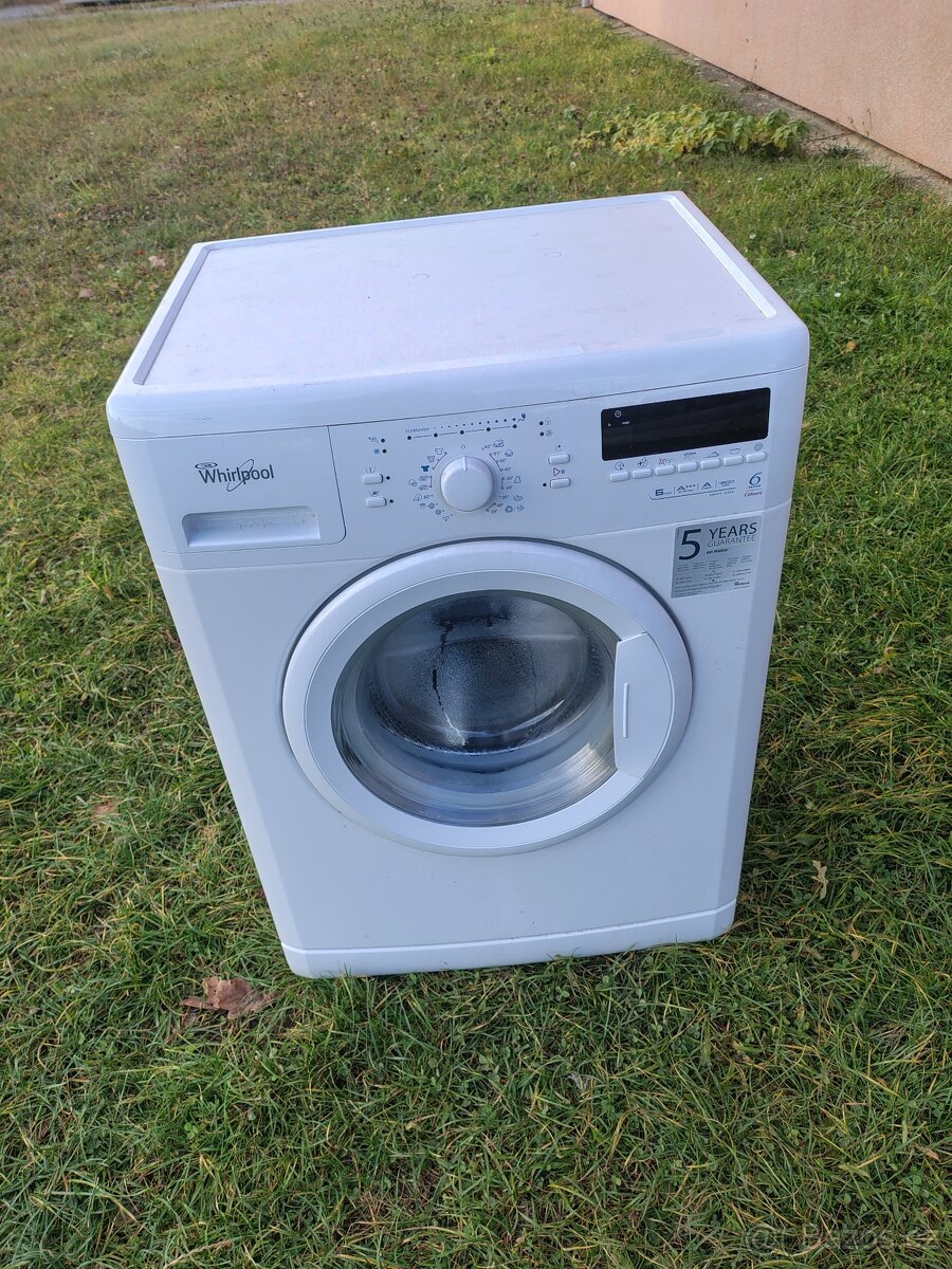 Automatická pračka Whirlpool se zárukou..