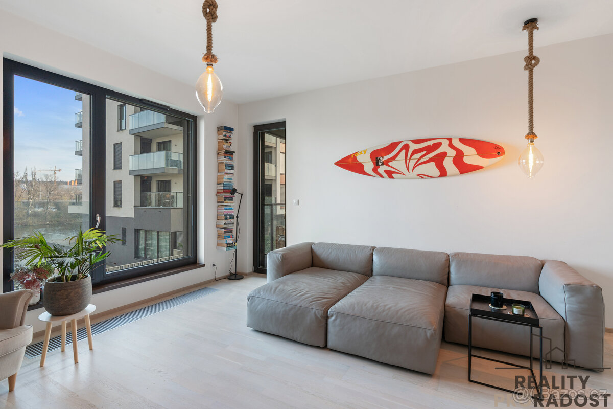 Pronájem bytu 2+kk/B, OV, 65 m2, Praha 7 - Holešovice