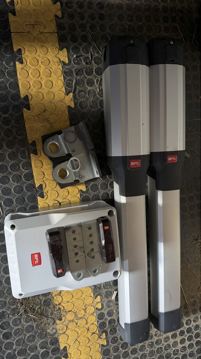 Pohon křídlové brány BFT PHOBOS BT A25