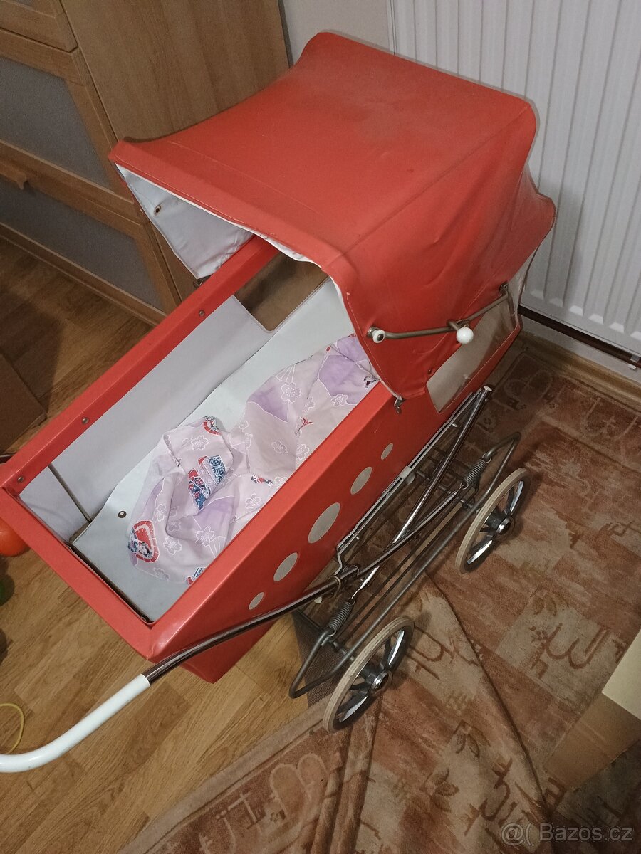 Retro kočárek pro panenky