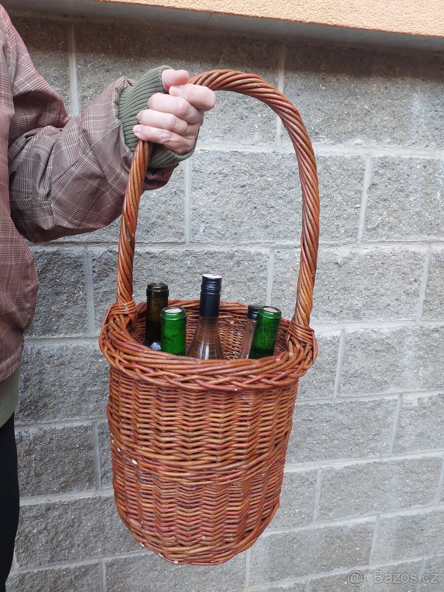 Proutěný košík kulatý