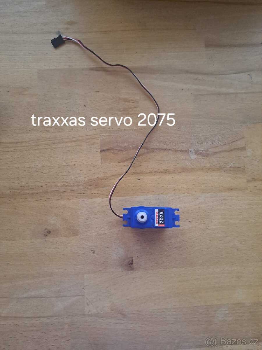 Traxxas servo zatačeni
