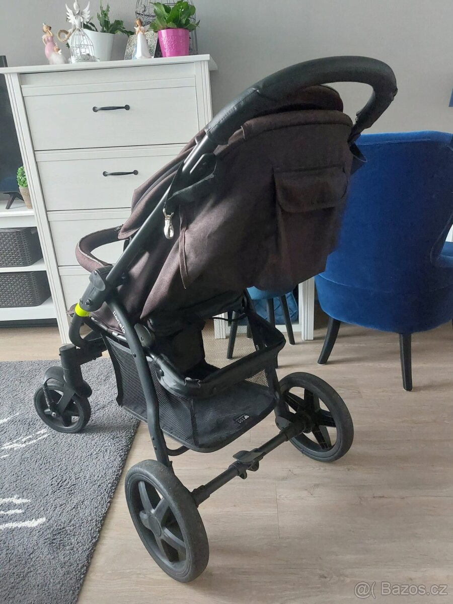 Kočárek Lionela včetně výbavy