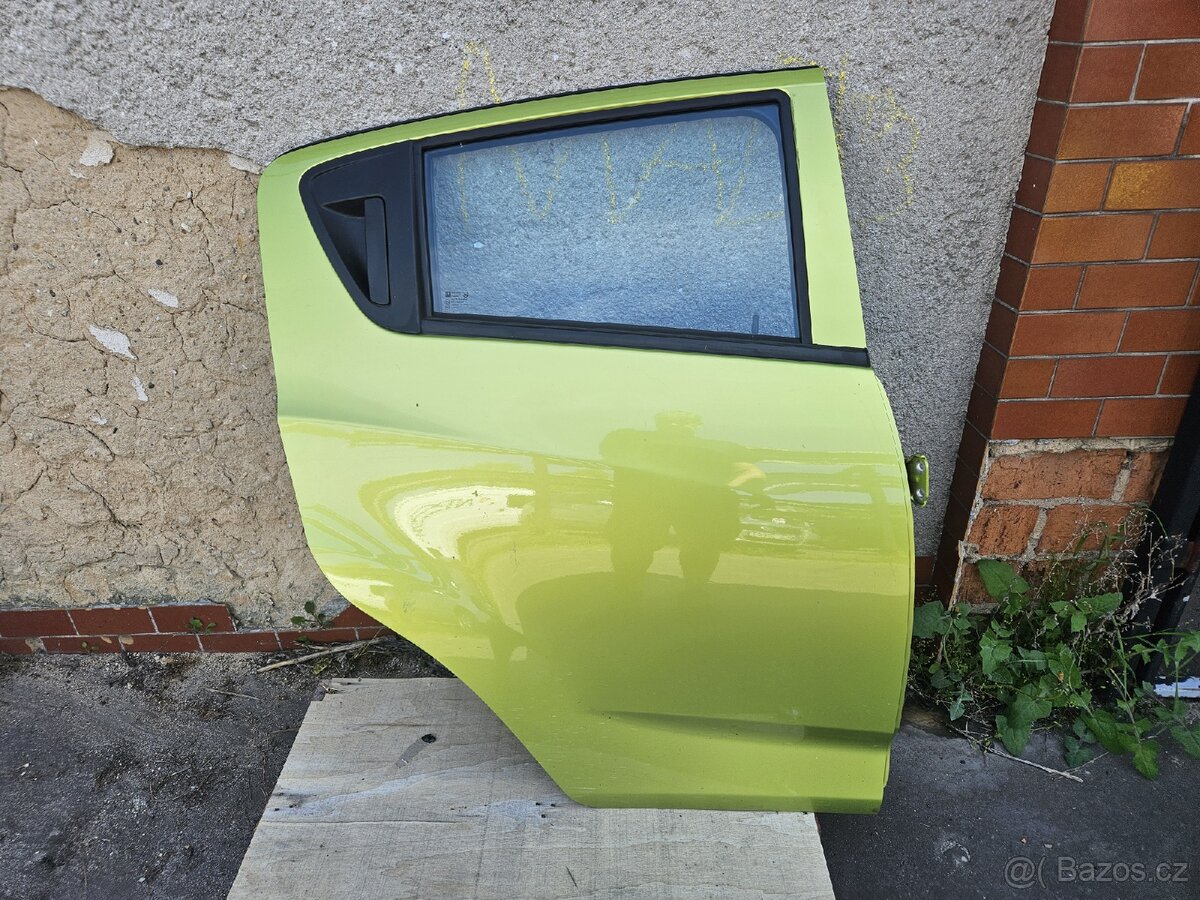 Chevrolet spark II 09-xx zadní pravé dveře