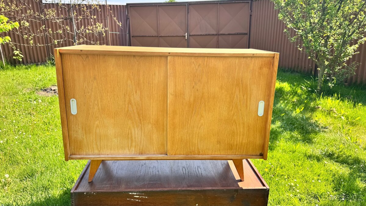 Retro komoda U-452 Jiří Jiroutek