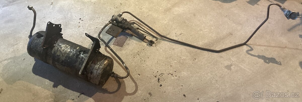 Vzduchová soustava na Zetor 4011.