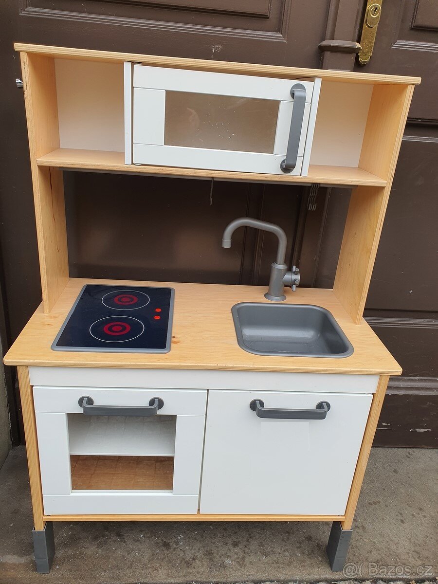 kvalitní tvořivá hračka, dřevěná kuchyňka, IKEA