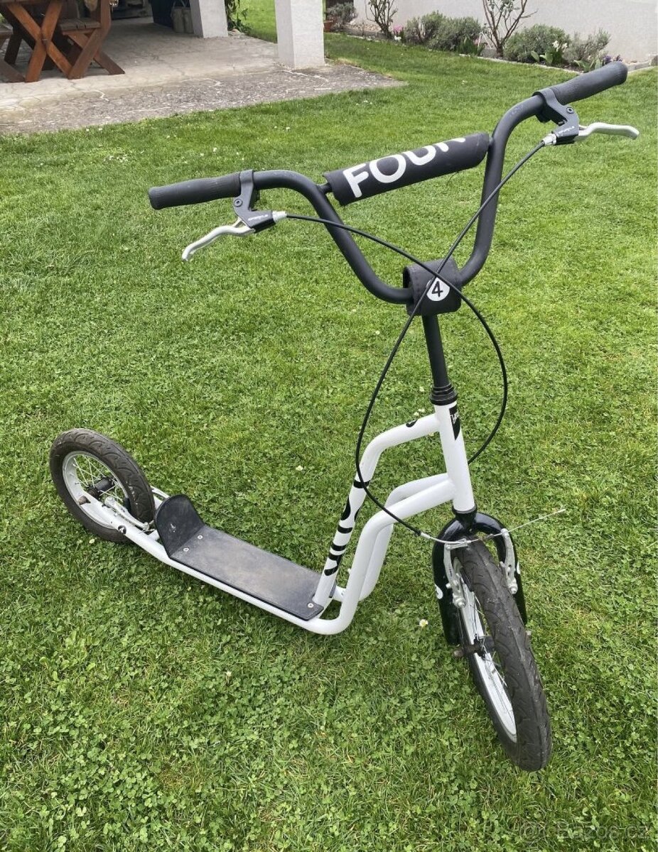Koloběžka Yedoo Four