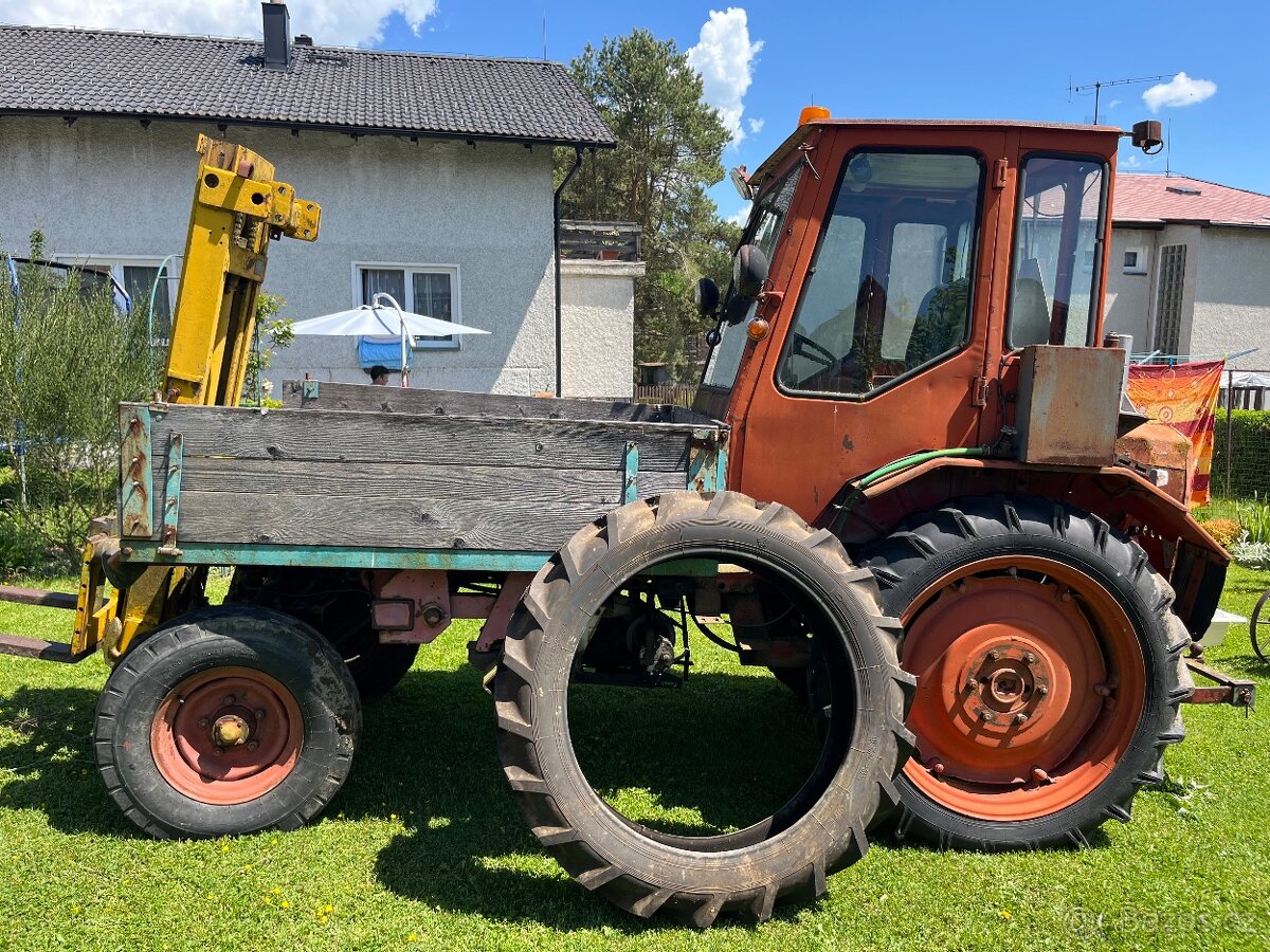 prodám TRAKTOR T16