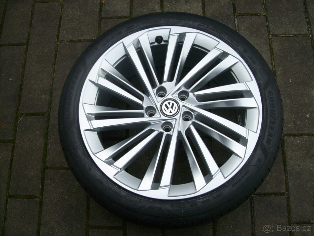 alu kola Superb III Passat B8 letní GY F1 235.40.19 95%