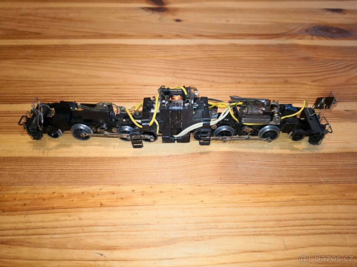 Märklin CCS 800 kompletní podvozek úhlové držáky lamp Pils 1