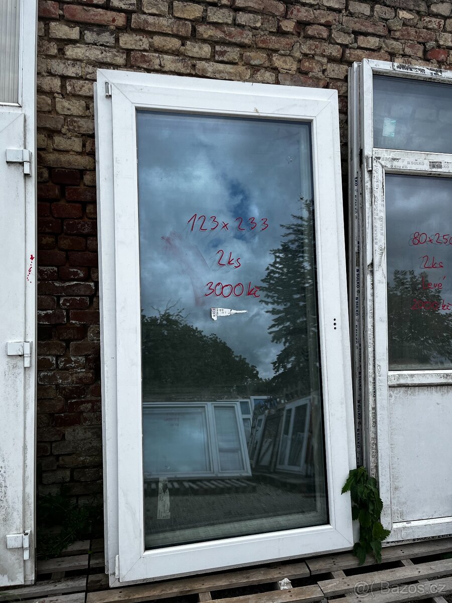 Prodám balkonové dveře 123x233